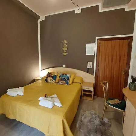 Maison Des Roses Hotel