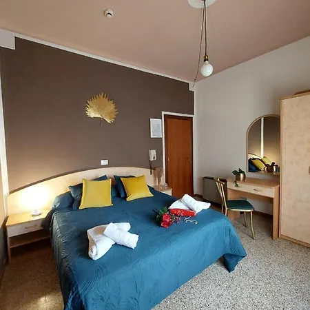 Maison Des Roses Hotel 3*