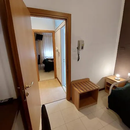 Maison Des Roses Hotel 3*