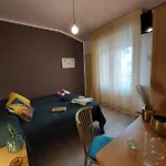 Ξενοδοχείο Maison Des Roses 3*