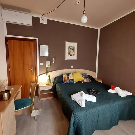Maison Des Roses 3*