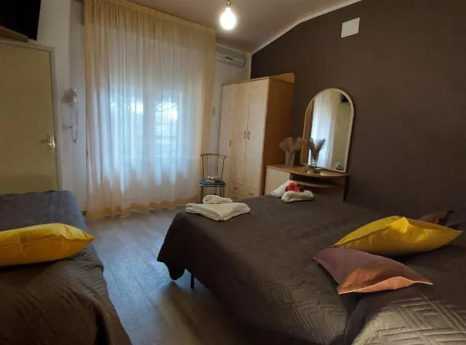 Maison Des Roses Hotel 3*