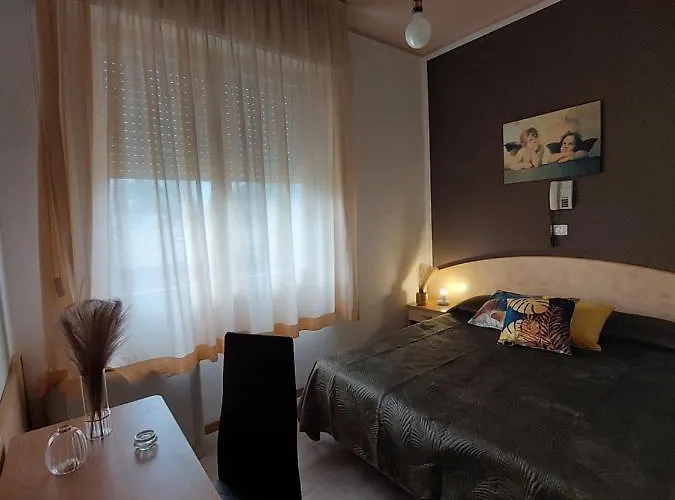 Hotel Maison Des Roses Cesenatico