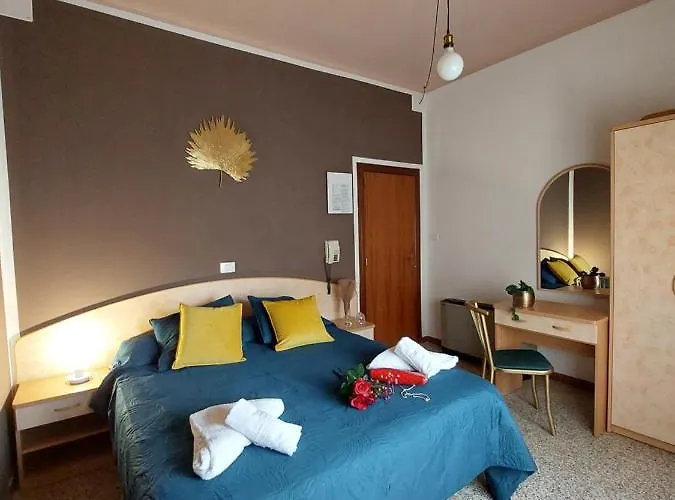 Maison Des Roses Hotel 3*