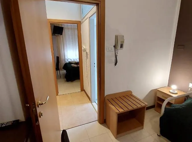 Maison Des Roses Hotel 3*