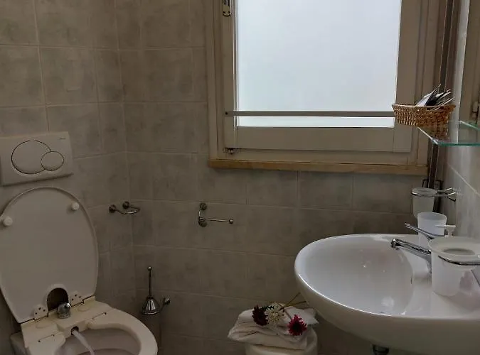 Otel Maison Des Roses 3*