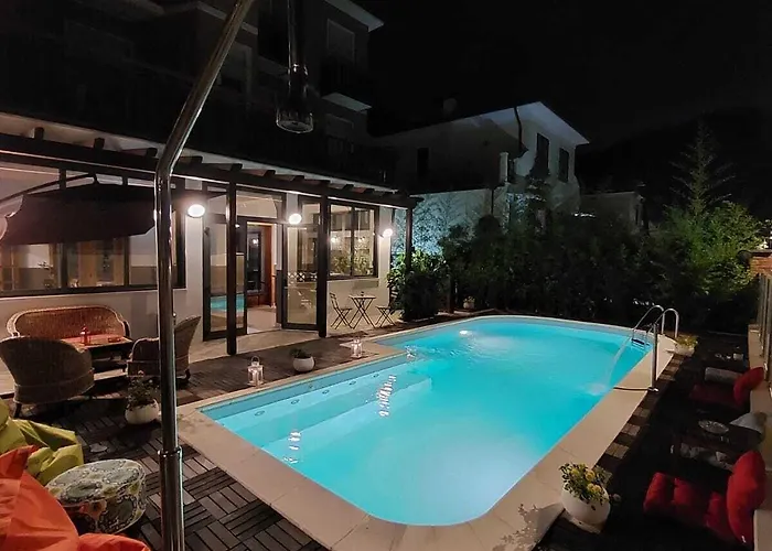 Hotel Maison Des Roses 3*